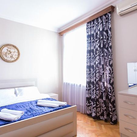 Hotel Cattaleya Batumi Esterno foto