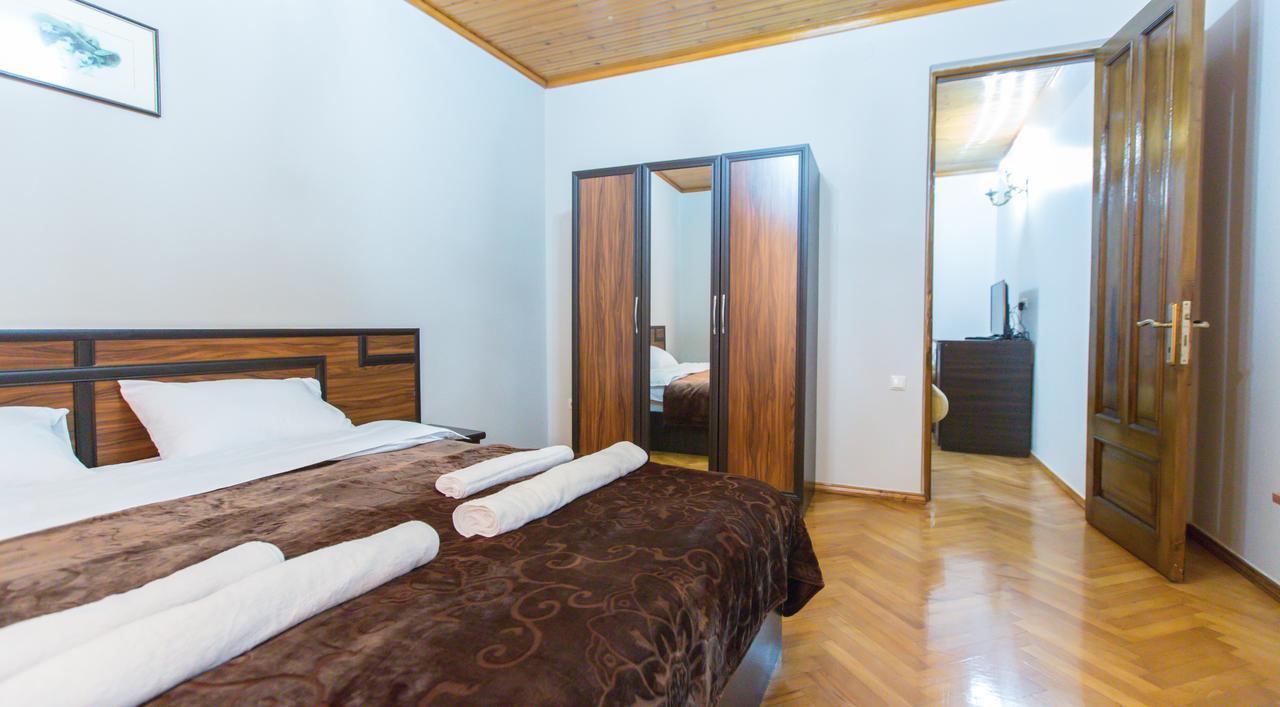 Hotel Cattaleya Batumi Esterno foto