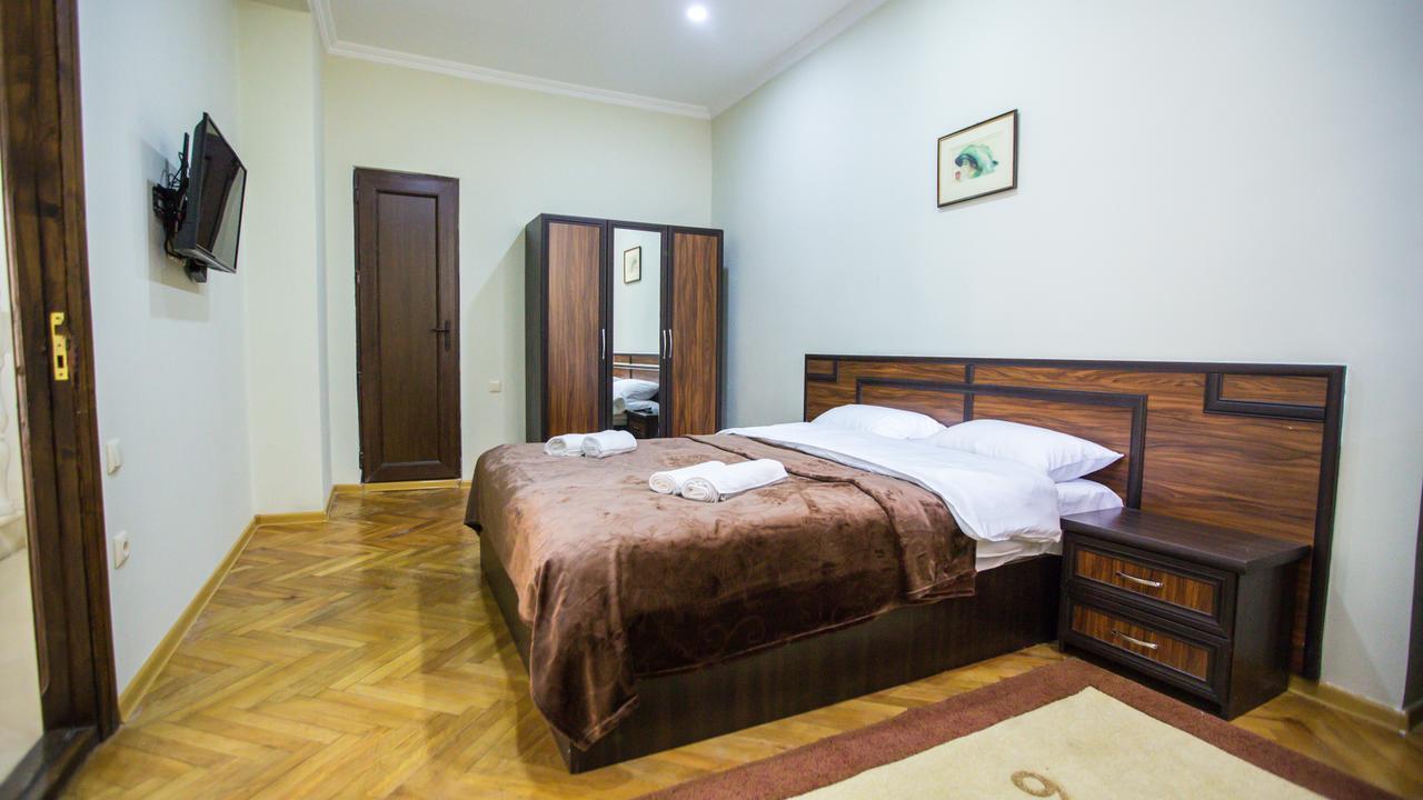 Hotel Cattaleya Batumi Esterno foto