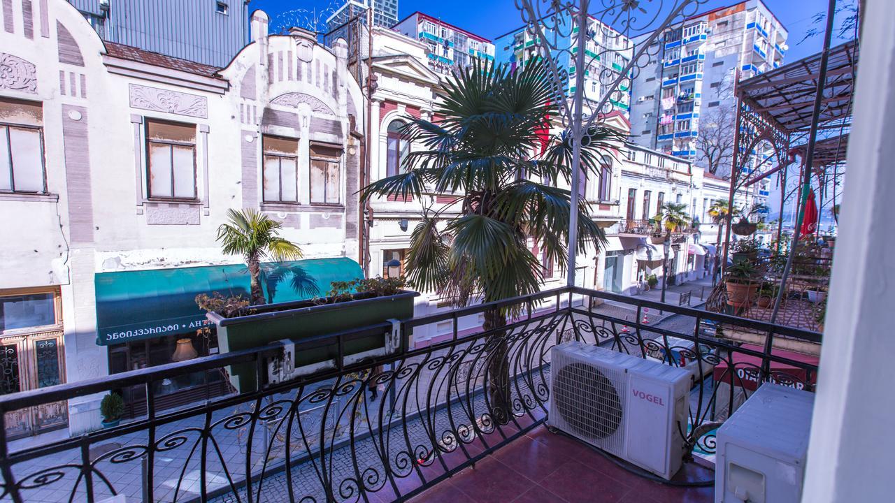 Hotel Cattaleya Batumi Esterno foto