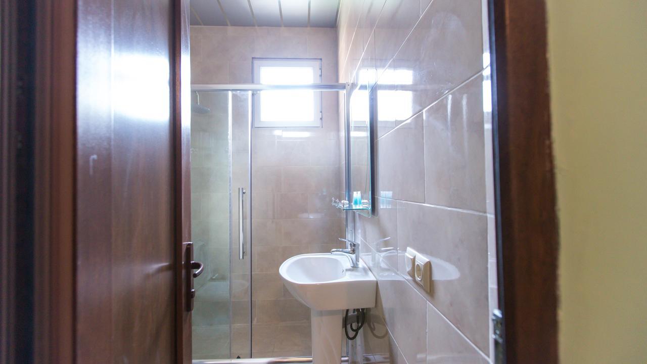 Hotel Cattaleya Batumi Esterno foto
