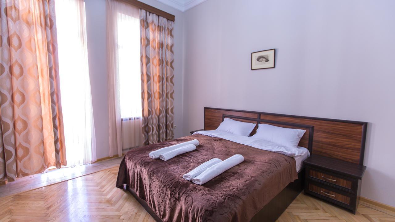 Hotel Cattaleya Batumi Esterno foto