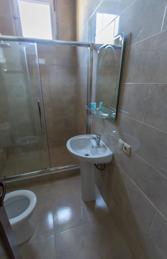 Hotel Cattaleya Batumi Esterno foto